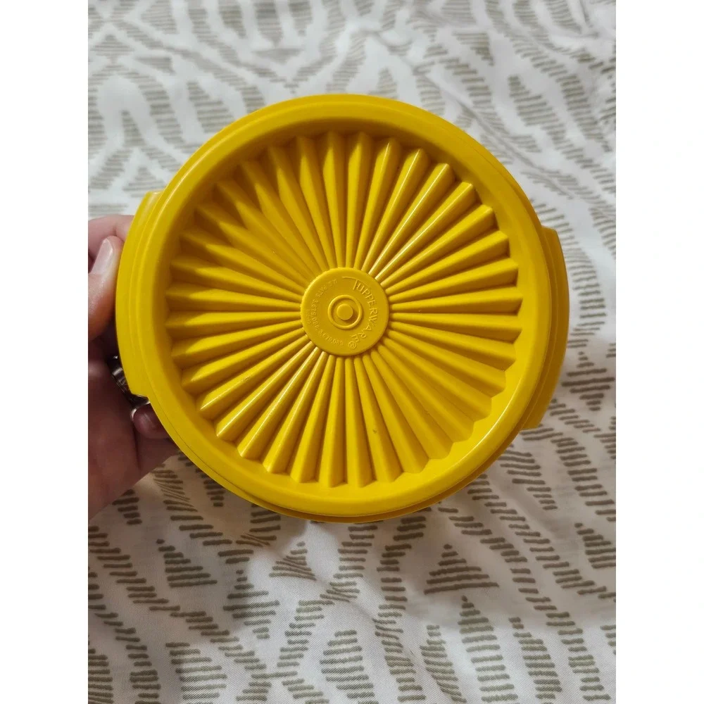 Vintage Tupperware Yellow Servalier Bowl with Sunburst Lid 886-5 Made in USA